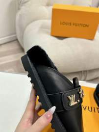 Picture of Louis Vuitton Slippers _SKULVsz35-45mnf10081099